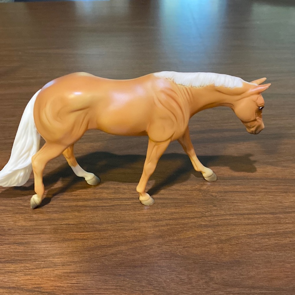 Breyer horse in very good condition